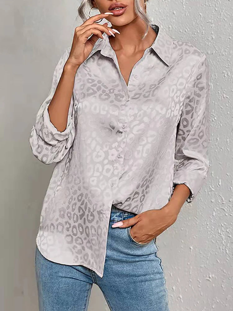 Camisa Feminina de Cetim com Estampa de Leopardo - Manga Longa, Vintage.